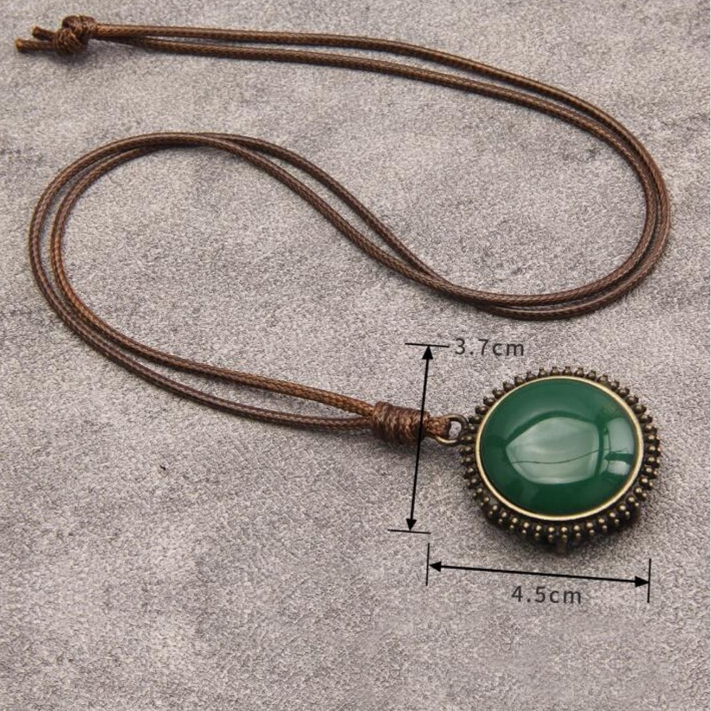 NEW| Women’s Elegant Green Round Faux Leather Retro Pendant Necklace - Picture 6 of 6
